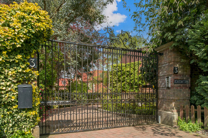 5 Bedroom Detached House To Rent In The Bishops Avenue, London, N2