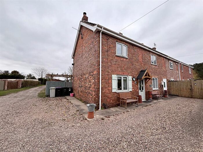 2 Bedroom End Of Terrace House For Sale In Warren Side, North Somercotes, LN11