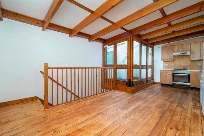 2 Bedroom Terraced House To Rent In Retford Street, London, N1