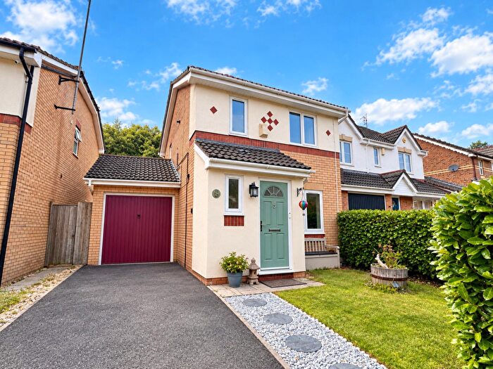 3 Bedroom Detached House For Sale In Robertson Drive, St. Annes Park, Bristol, BS4