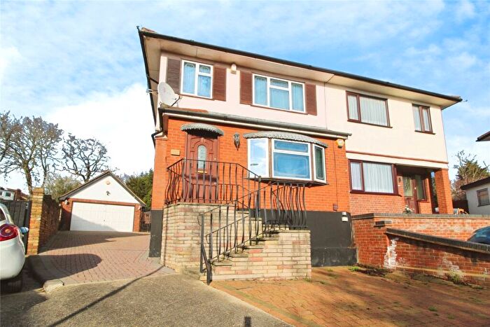 3 Bedroom Semi Detached House To Rent In Highfield Close, Romford, RM5
