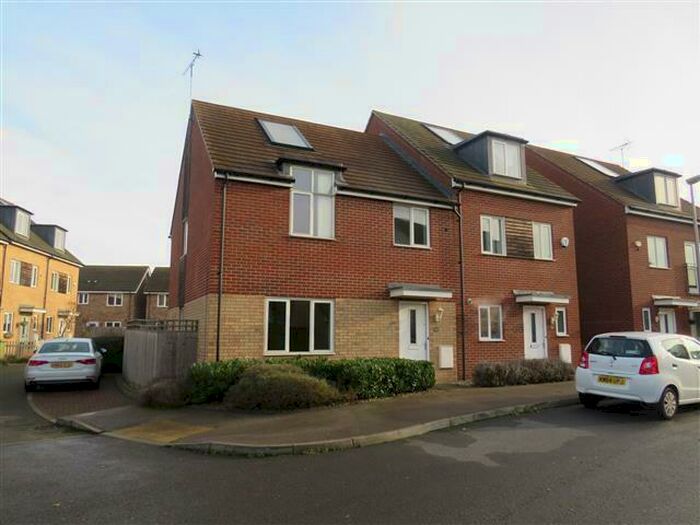 3 Bedroom House To Rent In Primrose Lane, Broughton, Milton Keynes, MK10