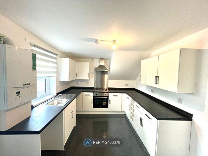 2 Bedroom Flat To Rent In Hillfield Street, Gateshead, NE8