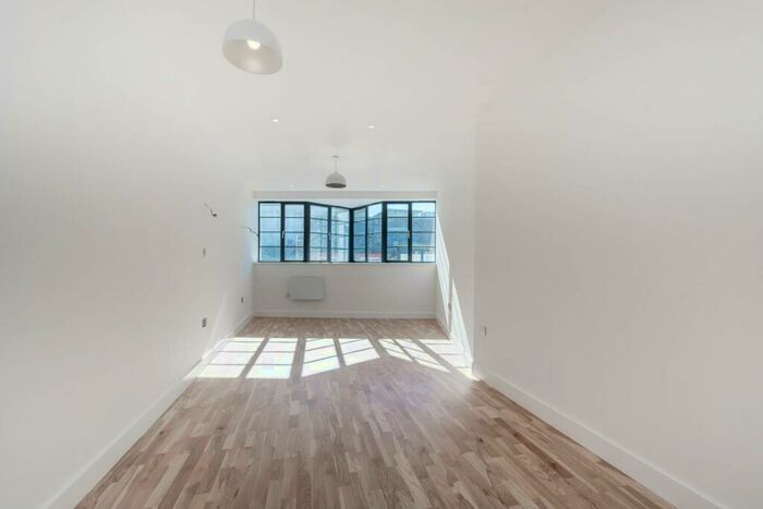 2 Bedroom Flat To Rent In Church Street, Central Croydon, Croydon, CR0