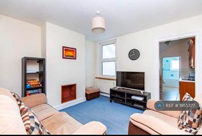 2 Bedroom Terraced House To Rent In Upland Road, South Croydon, CR2