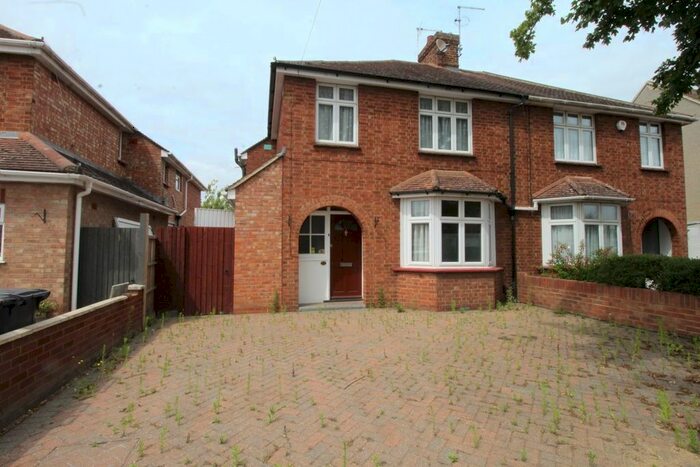 4 Bedroom Semi-Detached House To Rent In Springfield Avenue, Kempston, Bedford, Bedfordshire, MK42