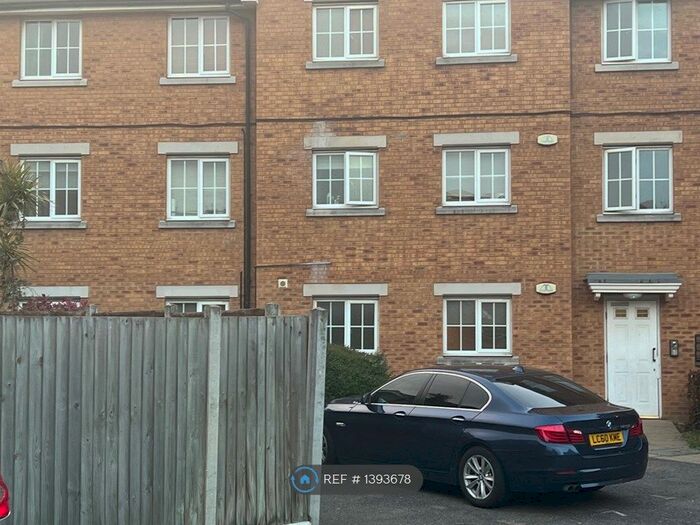 2 Bedroom Flat To Rent In Parnell Close, Chafford Hundred, Grays, RM16