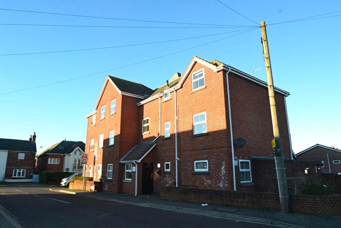 1 Bedroom Flat To Rent In Parkstone, BH12