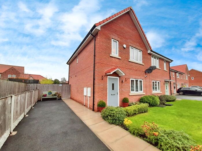 3 Bedroom Semi Detached House For Sale In Deerlands Way, Beckingham, Doncaster, DN10