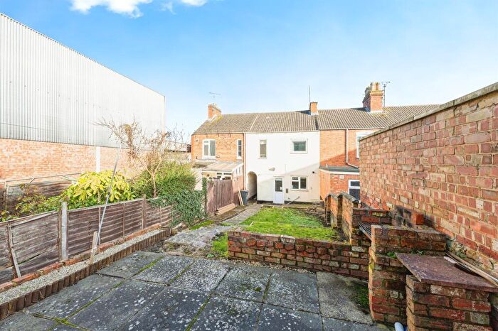 3 Bedroom Terraced House For Sale In Ford Street, Kettering, NN16