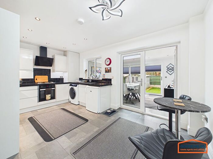 3 Bedroom Semi-Detached House For Sale In Howdles Lane, Walsall, WS8