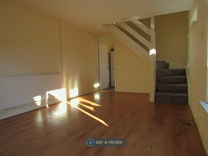 2 Bedroom Terraced House To Rent In Lester Mews, Luton, LU2