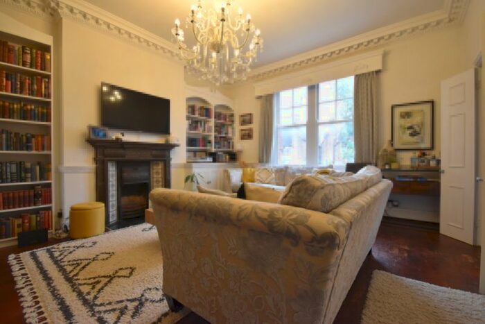 2 Bedroom Flat To Rent In Wexford Road, Wandsworth Common, SW12
