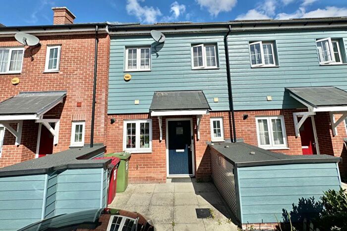 2 Bedroom Property To Rent In Kerswell Close, Slough, SL2