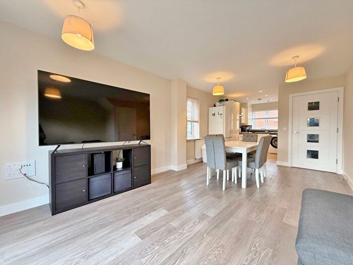 3 Bedroom Semi-Detached House For Sale In Chalk Way, Drayton, PO6