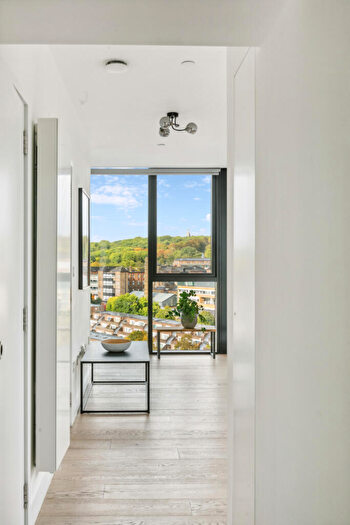 Studio For Sale In Hill House, Highgate Hill, N19