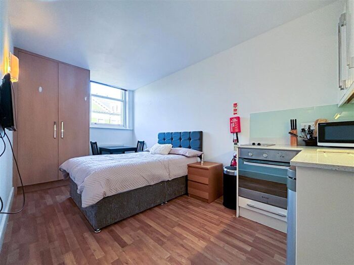 Studio To Rent In Kensington High Street, Kensington, W8