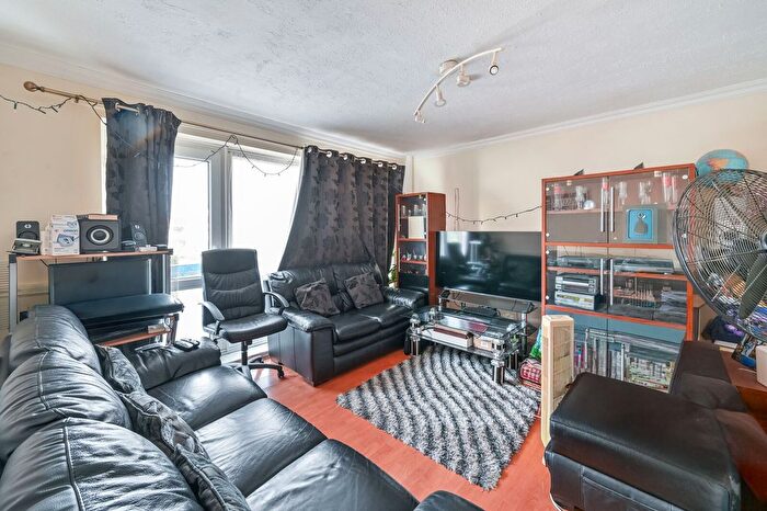 2 Bedroom Flat For Sale In Haymerle Road, Peckham, London, SE15