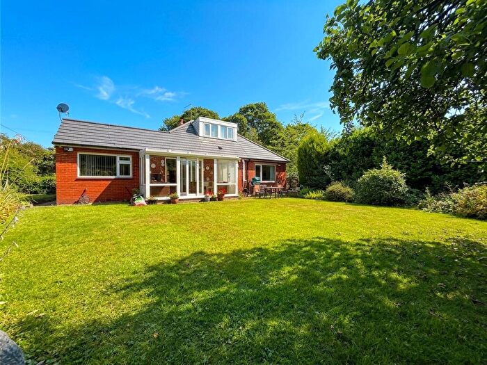 4 Bedroom Detached Bungalow For Sale In Newsome Road South, Huddersfield, HD4