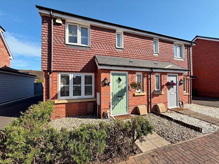 3 Bedroom Semi-Detached House For Sale In Hirst Road, Drayton, Portsmouth, PO6