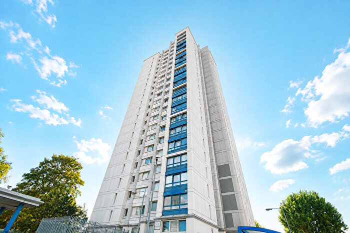 2 Bedroom Apartment For Sale In Elmley Street, London, SE18
