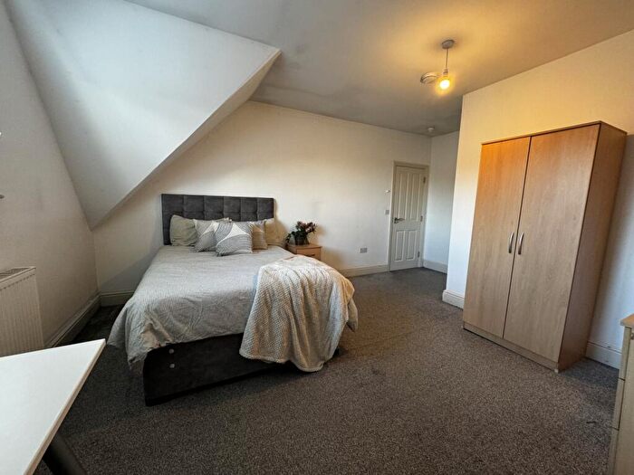2 Bedroom Flat To Rent In High Street, Birmingham, B17