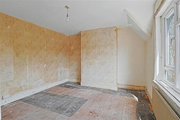3 Bedroom Terraced House For Sale In High Street, Swanage, BH19 - Photo 6