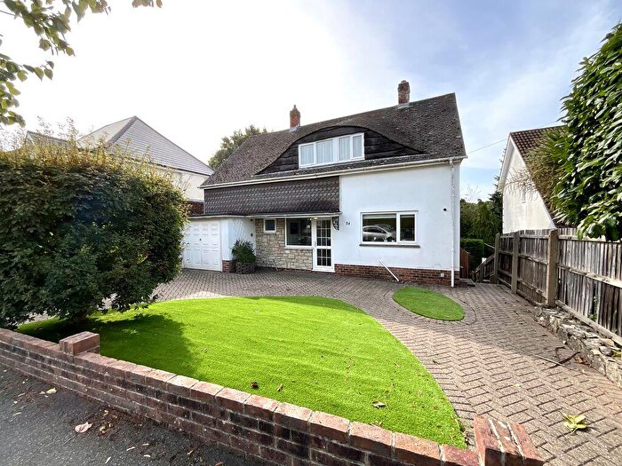 4 Bedroom Detached House For Sale In Brackendale Road, Bournemouth, BH8