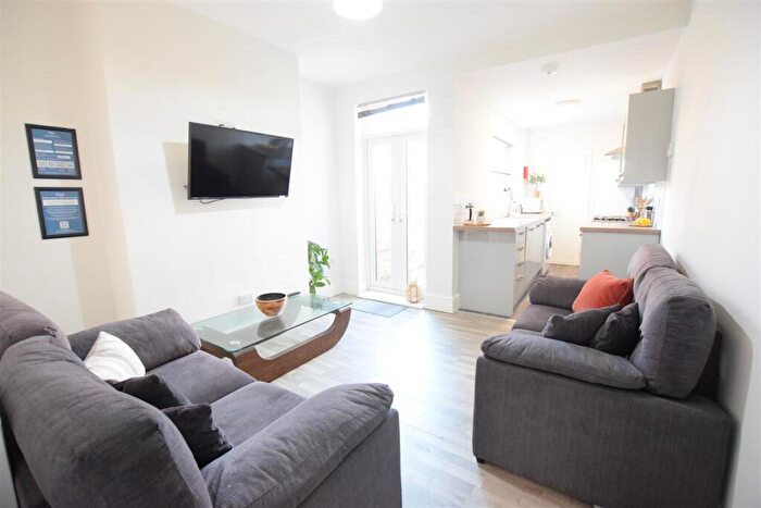 2 Bedroom Terraced House To Rent In Grace Street - Student House - /, LN5