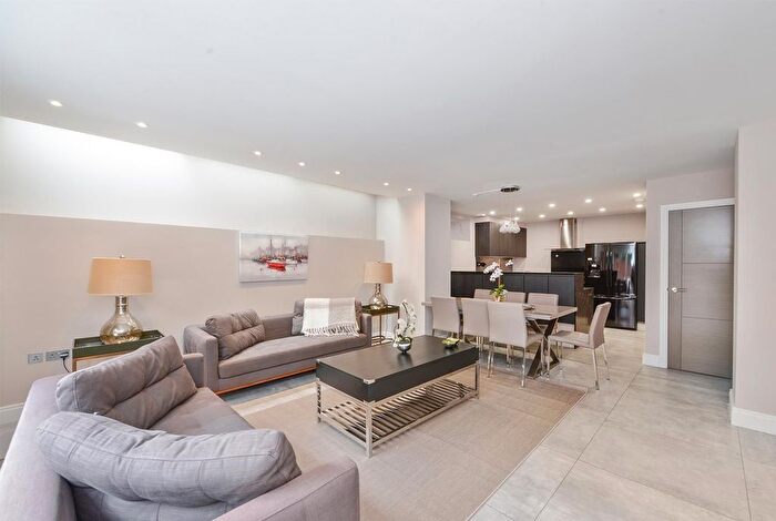 2 Bedroom Flat To Rent In Lyndhurst Road, London, NW3