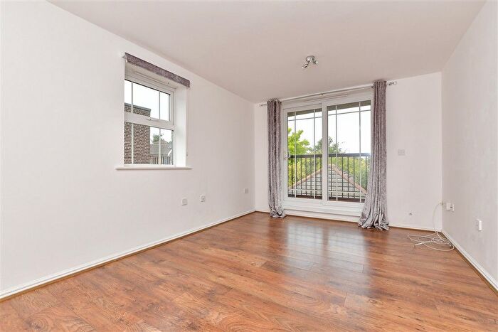 2 Bedroom Flat For Sale In Croydon Road, Beckenham, Kent, BR3