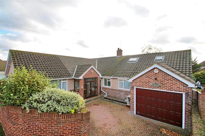 4 Bedroom Detached House To Rent In Crook Log, Bexleyheath, Kent, DA6