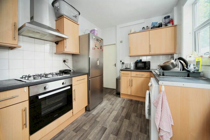 3 Bedroom Terraced House For Sale In Richmond Hill, Luton, LU2