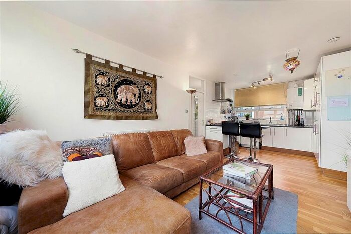 2 Bedroom Flat To Rent In Keevil Drive, London, SW19