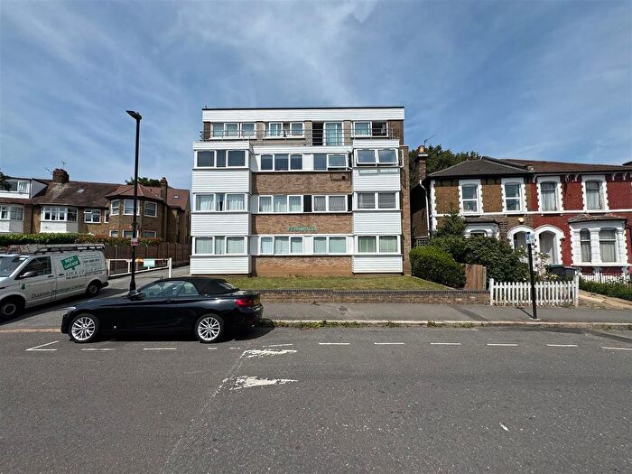 1 Bedroom Flat To Rent In Fernwood, Clarence Road, N22