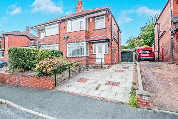 3 Bedroom Semi-Detached House For Sale In Lynwood View, Wortley, Leeds, LS12