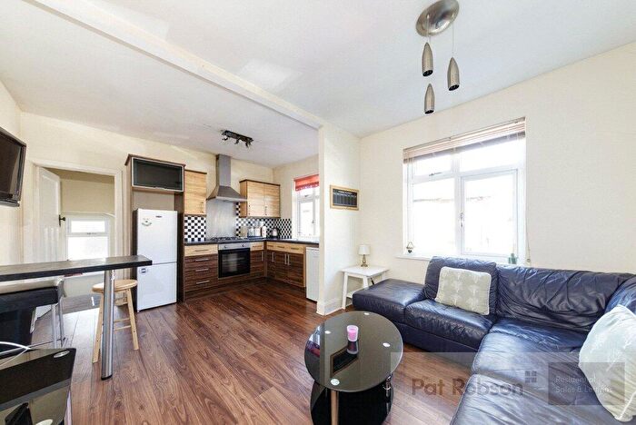 3 Bedroom Apartment To Rent In Cavendish Road, Jesmond, Newcastle Upon Tyne, NE2