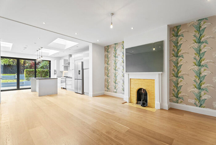 4 Bedroom Semi Detached House For Sale In Doyle Gardens, London, NW10