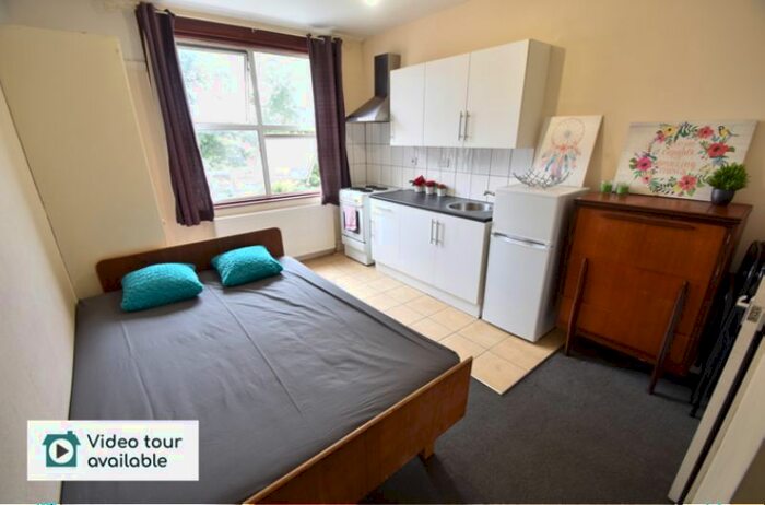 Studio To Rent In Brantwood Road, Luton LU1