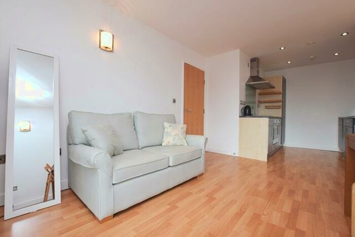 2 Bedroom Apartment To Rent In West One Aspect, Cavendish St, S3