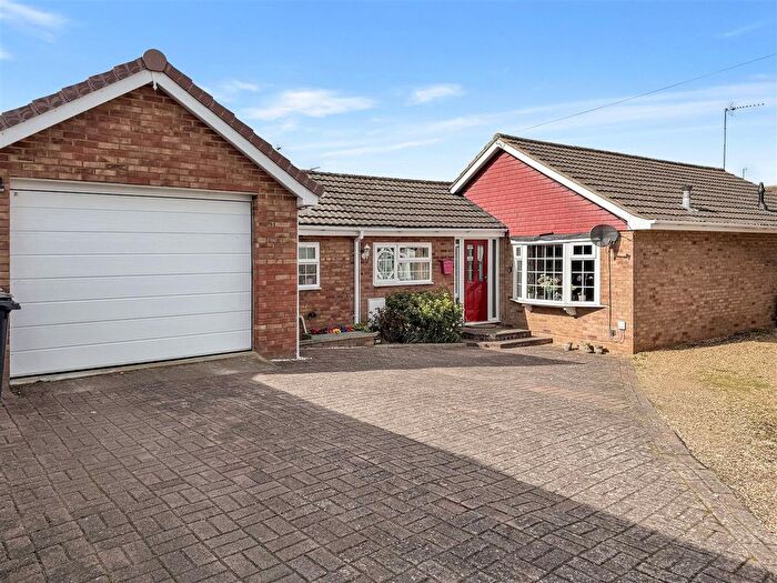 3 Bedroom Detached Bungalow For Sale In Silverdale Grove, Rushden, NN10