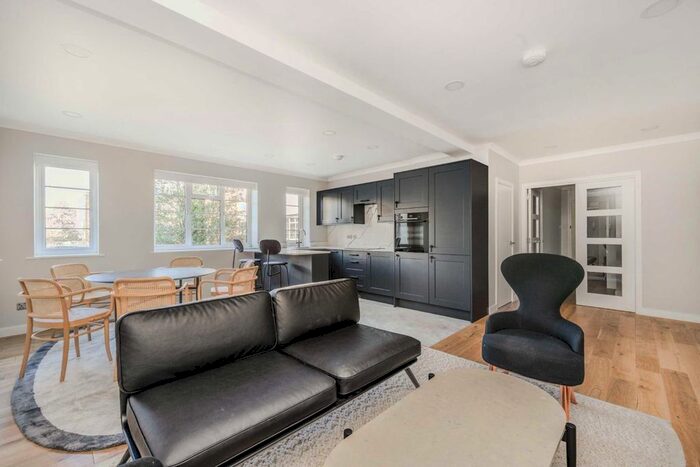 3 Bedroom Flat To Rent In Cecil Close, Mount Avenue, London, W5