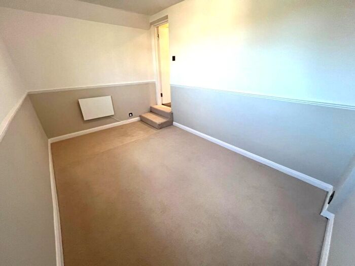 1 Bedroom Flat For Sale In Lodge Lane, North Grays, Grays, RM16