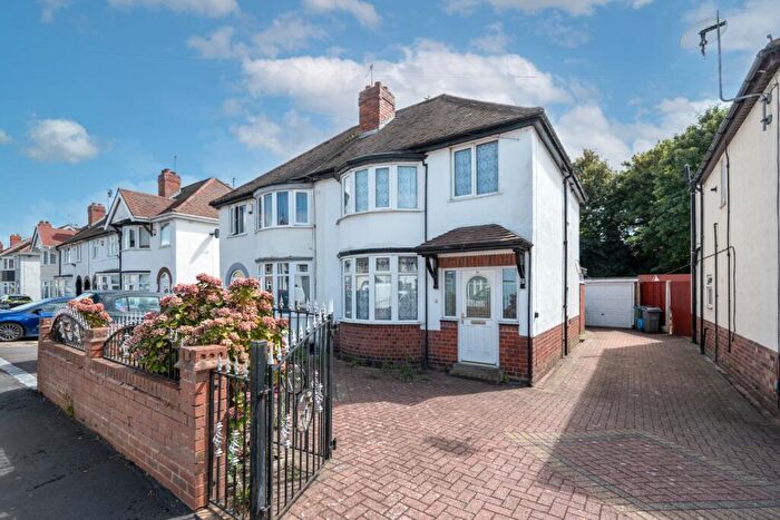 3 Bedroom Semi Detached House For Sale In Whitgreave Street, West Bromwich, B70