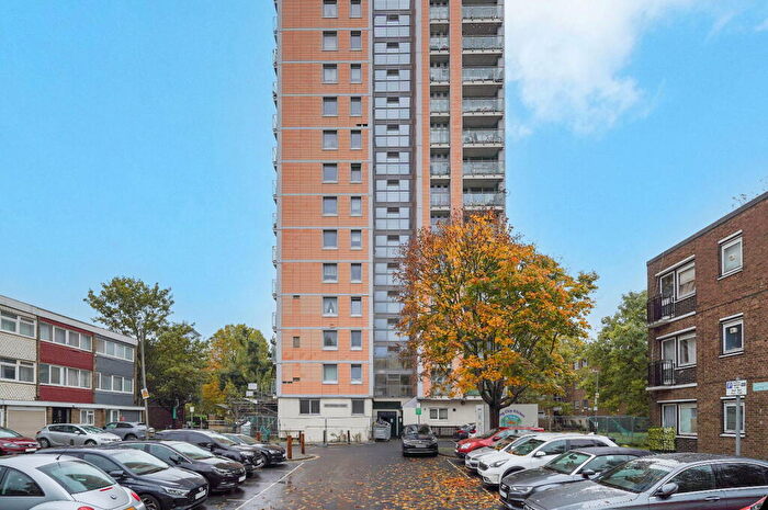 2 Bedroom Flat To Rent In Weybridge Point, Battersea, SW11