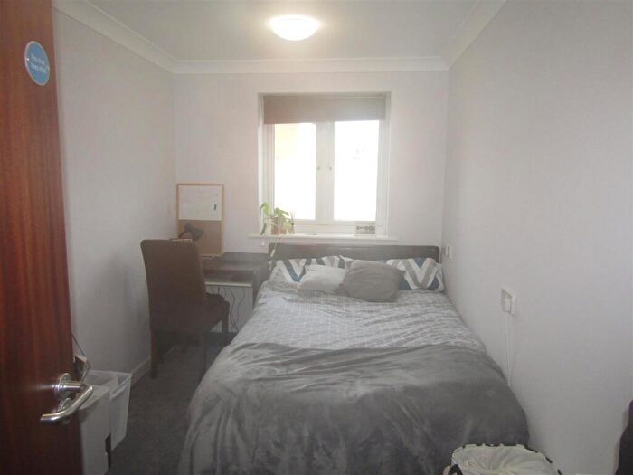 2 Bedroom Apartment To Rent In Queens Crescent, Exeter, EX4