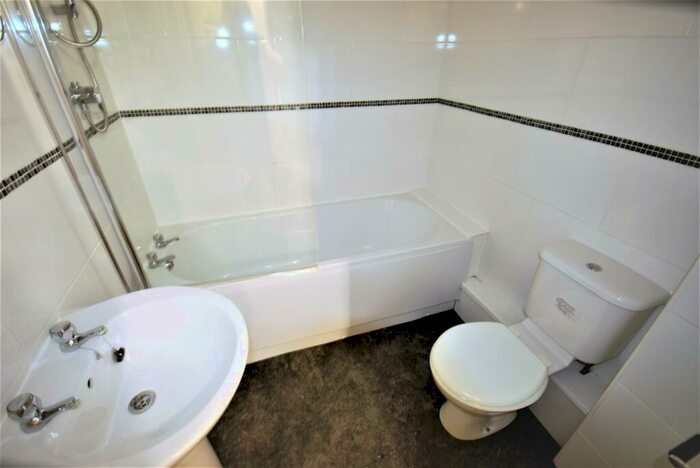 6 Bedroom Apartment To Rent In Old Warwick Road, Leamington Spa, CV31