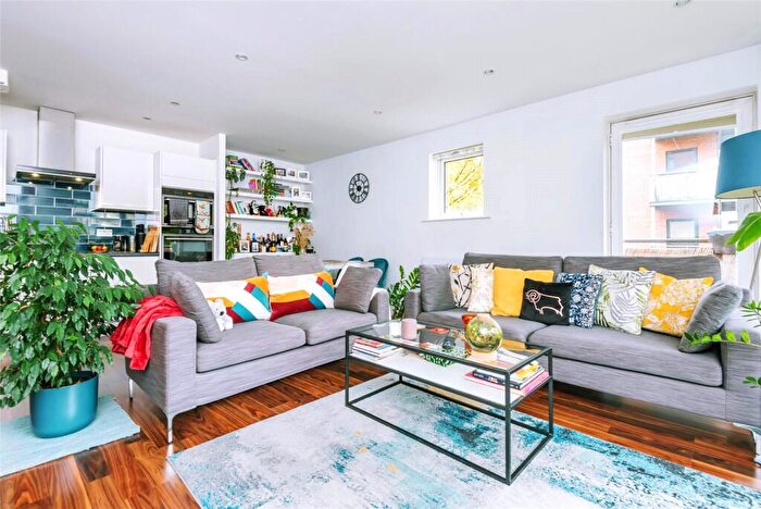 2 Bedroom Flat For Sale In Desvignes Drive, London, SE13
