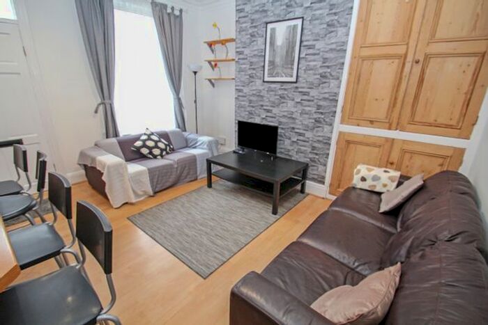 4 Bedroom Terraced House To Rent In Beechwood Terrace, Burley, Leeds, LS4