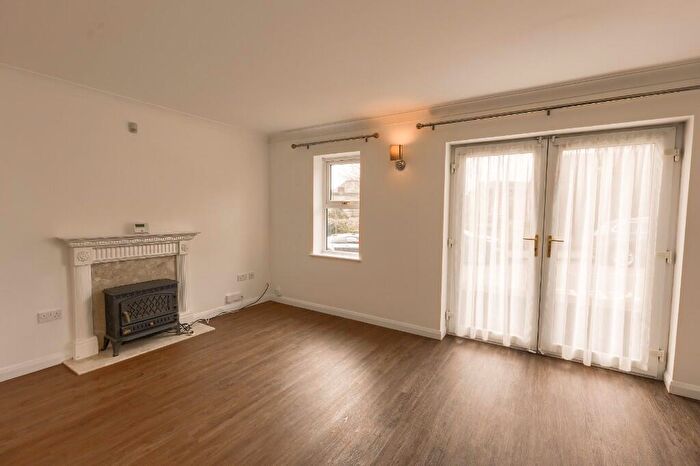 2 Bedroom Apartment To Rent In Hillcroft Place, Town Street, Leeds, West Yorkshire, LS20